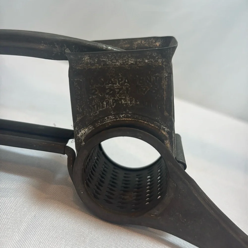 Vintage Metal Cheese Grater with Wooden Handle - Picture 4 of 6